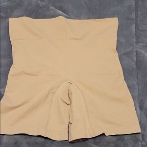 Cacique The Slimmer Short, size 22/24, excellent condition